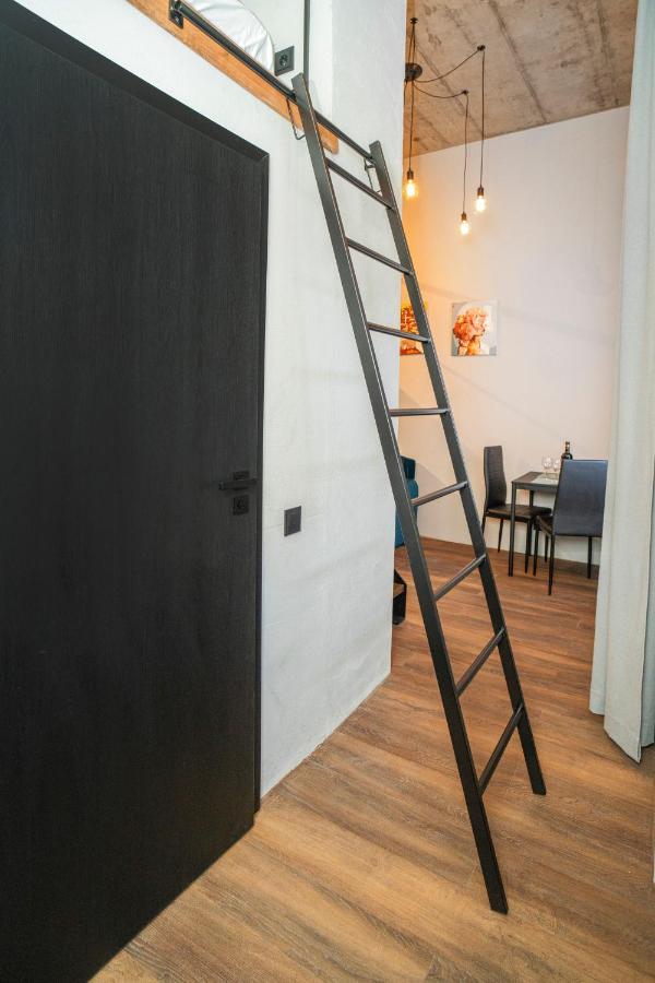 Teeny Tiny Lofts In Center דירה קובנה